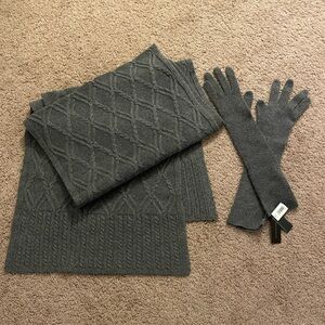 Banana Republic ITALIAN WOOL CASHMERE BLEND CABLE-KNIT SCARF & GLOVES SET - Gray